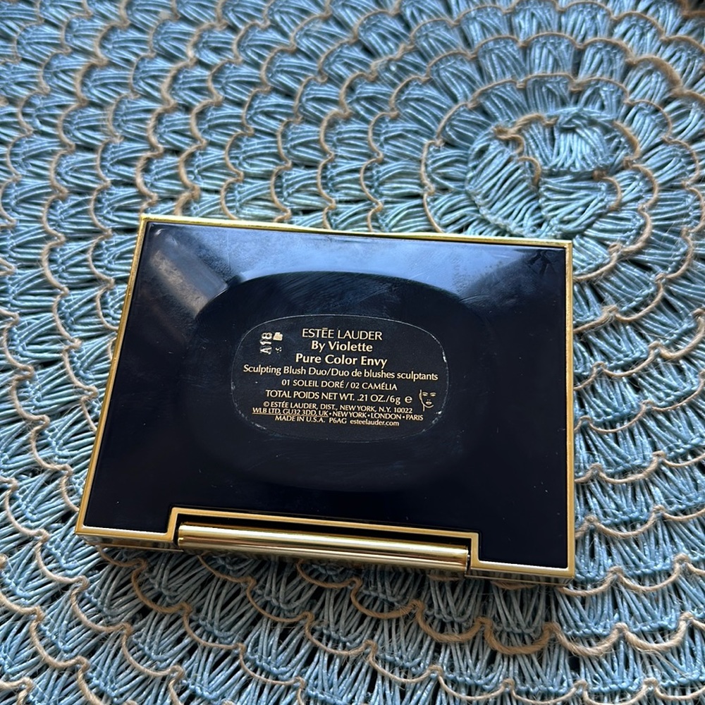ESTÉE LAUDER
Pure Color Envy Sculpting Blush Duo By Violette 01